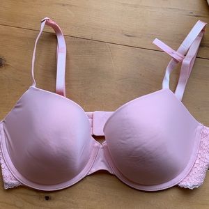 NWOT / 34D / La Vie en Rose / Soft Pink & Lace Bra